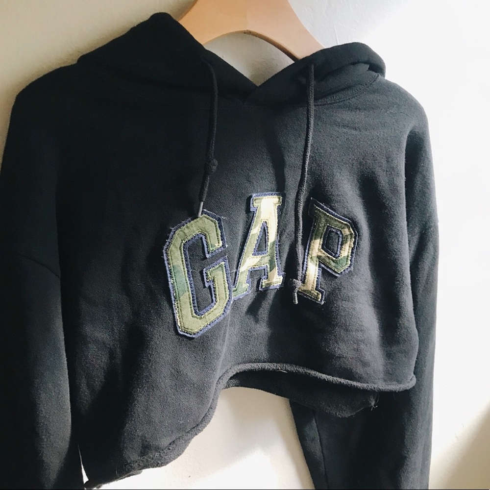 black camouflage gap cropped hoodie